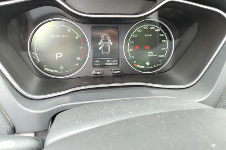 Used Geely Auto Vision X6 2016 1.3T CVT Flagship Model
