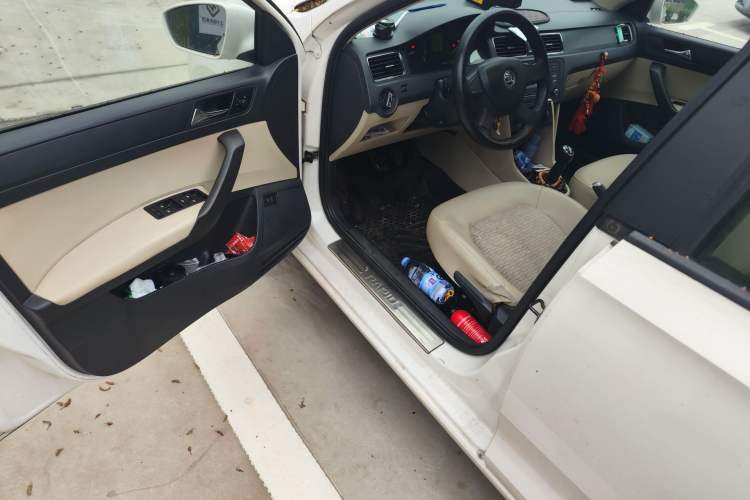 Used Skoda Rapid 2013 1.6L Manual Smart Selection Model Driver Seat