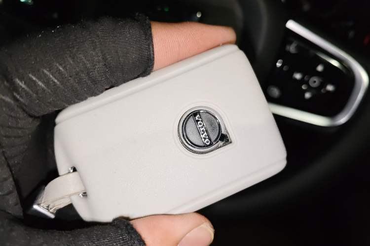 Used Volvo XC60 New Energy 2024 T8 Plug-in Hybrid Long-Range All-Wheel Drive Smart Luxury Edition
