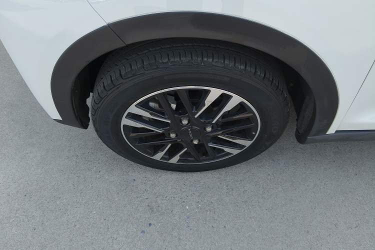 Used Chery QQ Little Ant 2022 Restyled Version Sweet Pink Edition Half-Sugar Version 28.8 kWh 30 kW 301 km Left Front Wheel Hub