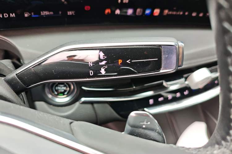 Used Cadillac CT6 2023 28T Luxury Version Gear Lever