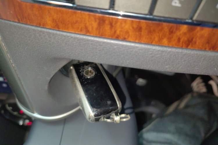 Used Volkswagen Phaeton 2012 3.0L Business Edition Vehicle Key