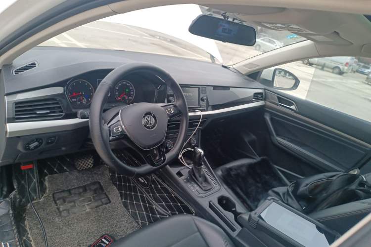 Used Volkswagen Lavida 2019 1.5L Automatic Comfort Edition China VI Standard Center Console