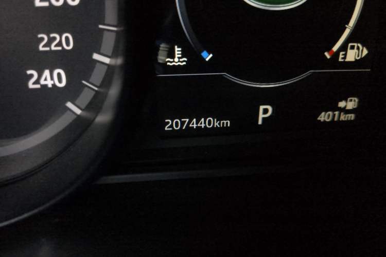 Used Land Rover Discovery Sport 2018 240 PS SE Version Odometer Close Up