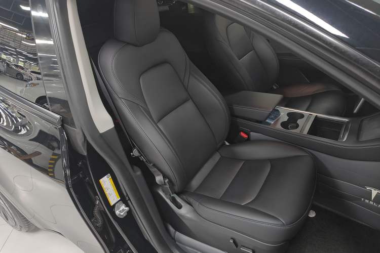 Used Tesla Model Y 2023 Rear-Wheel-Drive Version Right Front Seat