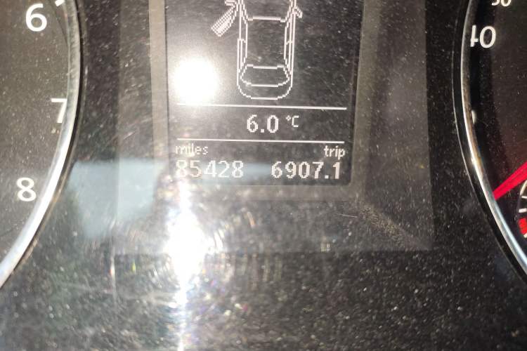 Used Volkswagen Magotan 2012 Revised 1.8TSI Luxury Version Odometer Close Up