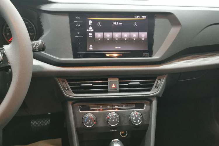 Used Volkswagen Tharu 2021 280TSI Two-Wheel Drive Trend Edition Audio And AC Panel