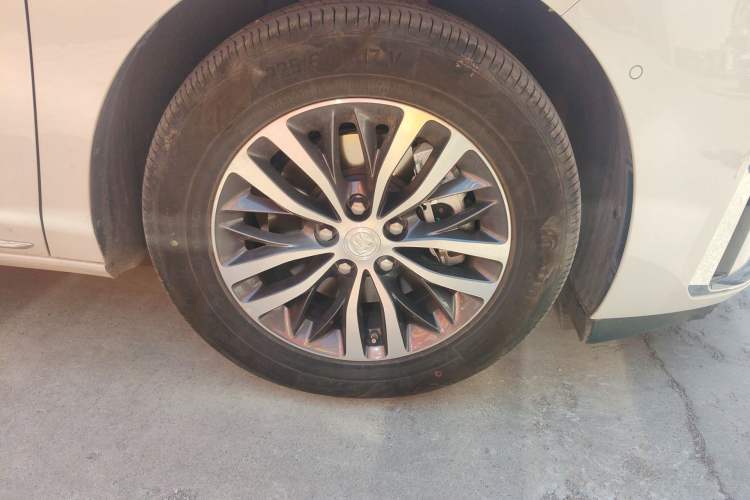 Used Buick GL8 2023 ES Lu Zun Deluxe Model Right Front Wheel Hub