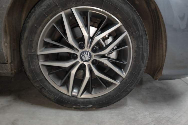 Used BYD Qin PLUS 2021 DM-i 55KM Flagship Model Right Front Wheel Hub