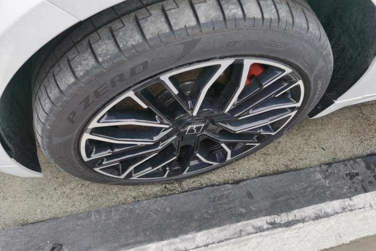 Used Zeekr 001 2025 YOU Edition 100 kWh All-Wheel Drive Left Front Wheel Hub