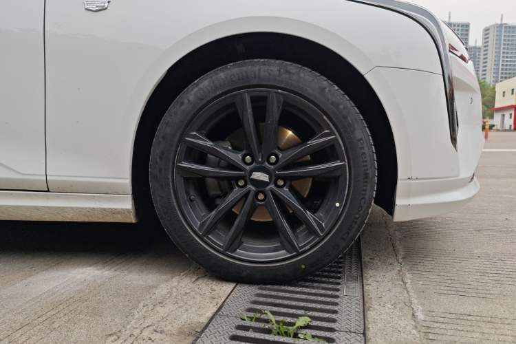 Used Cadillac CT4 2021 28T Luxury Model Right Front Wheel Hub