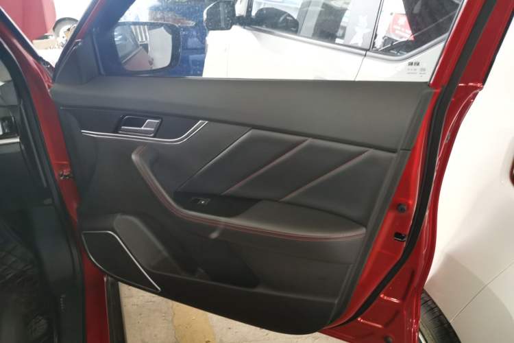 Used Venucia T60 2018 1.6L Manual ZhiShang Edition China V Standard
