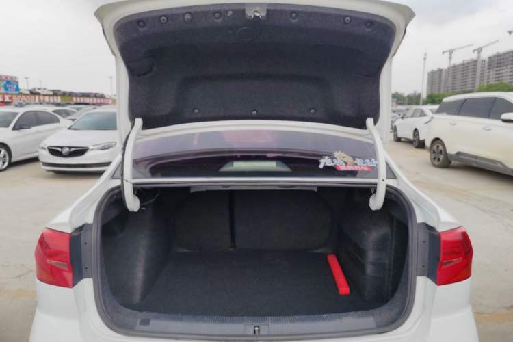 Used Volkswagen Bora 2016 1.6L Automatic Comfort Model Trunk