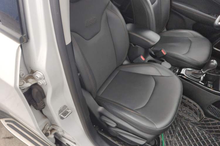 Used Jeep Compass 2017 200T Automatic Prestige Edition Right Front Seat