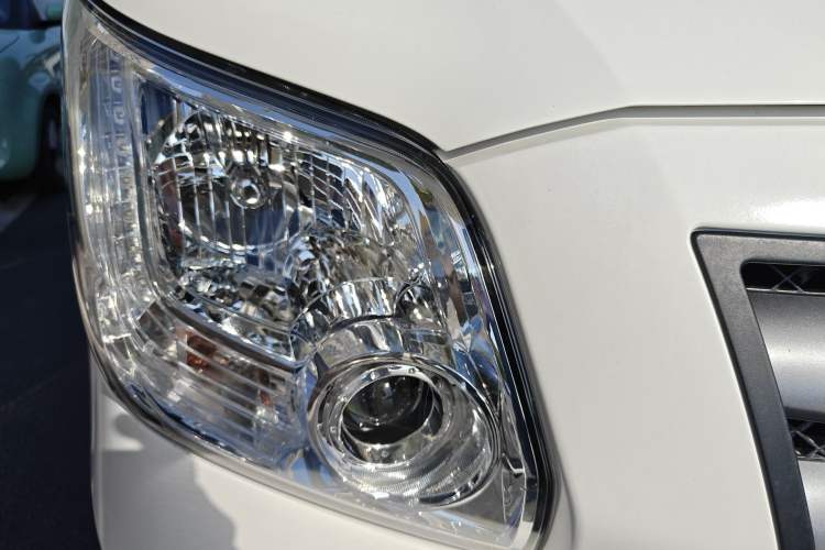 Used Foton Toano 2023 Joy Elephant Multi-Function 2.0T Manual Long-Wheelbase Mid-Roof Model with Single Rear Tire Available in 5/6/7/9-Seater Configurations
