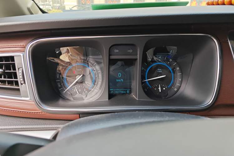 Used Buick GL8 2014 2.4L CT Luxury Business Comfort Edition
