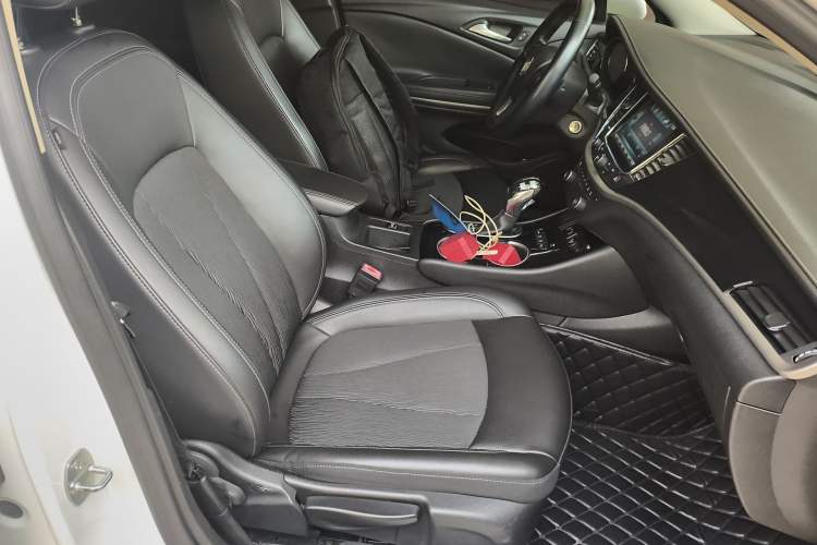 Used Buick Verano 2017 Sedan 20T Dual-Clutch Leading Model Right Front Seat