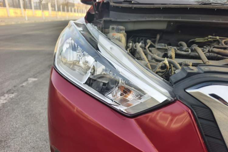 Used Nissan Kicks 2017 1.5L CVT Cool Enjoy Edition Right Front Headlight