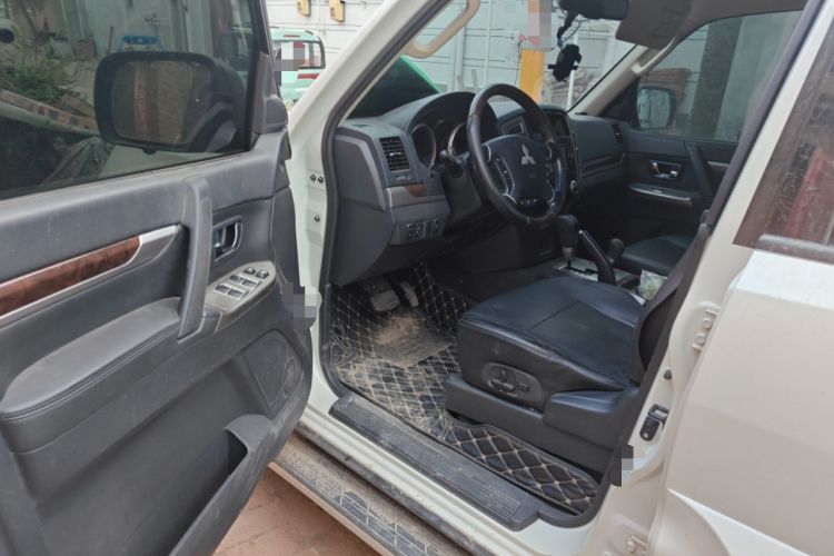 Used Mitsubishi Pajero 
