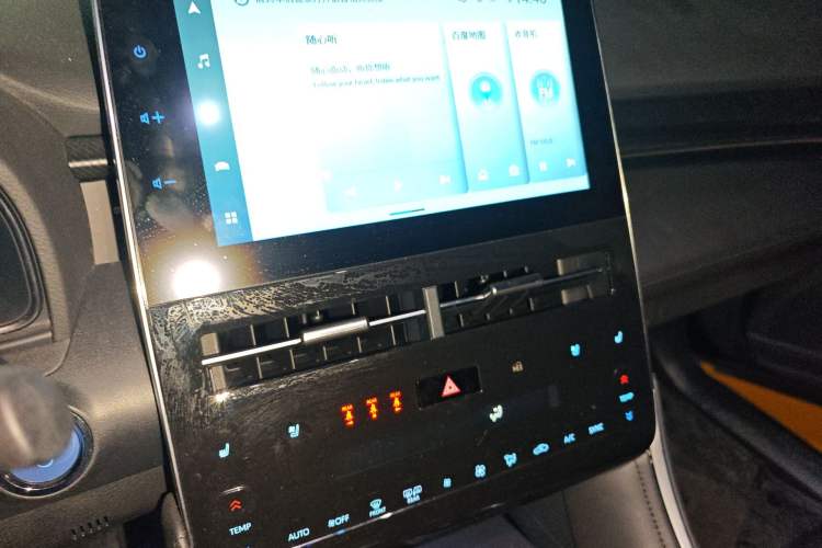 Used Toyota Avalon 2023 Dual-Motor 2.5L XLE Prestige Edition Audio And AC Panel