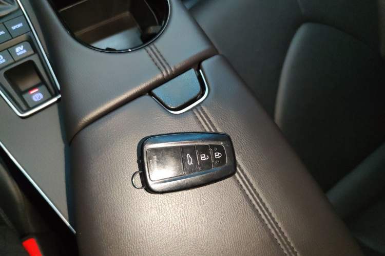 Used Toyota Avalon 2019 Dual-Engine 2.5L Luxury Edition China VI Standard