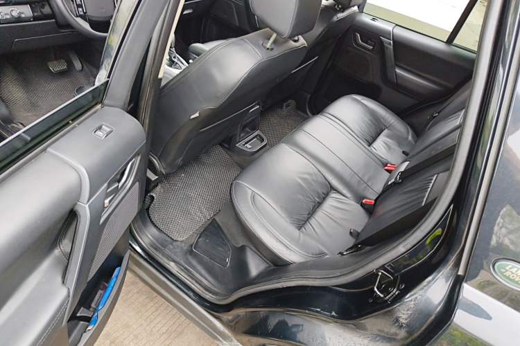 Used Land Rover Freelander 2 2011 3.2L i6 HSE Gasoline Edition Left Rear Seat