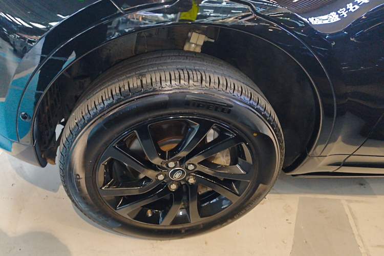 Used Land Rover Discovery 2020 3.0 SC V6 30th Anniversary Special Edition Exterior 4