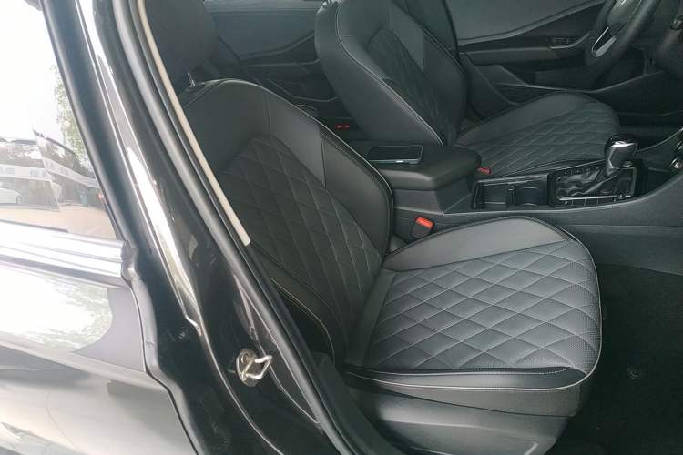 Used Volkswagen Sagitar 2023 300TSI DSG Excellence Edition Right Front Seat