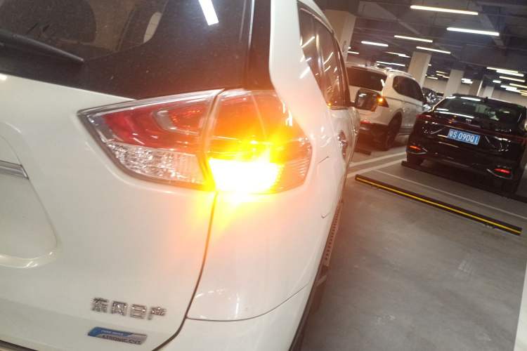 Used Nissan X-Trail 2014 2.0L CVT Comfort Edition 2WD Exterior 3