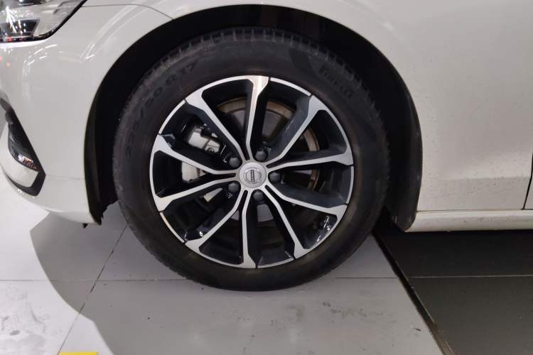 Used Volvo S60 2021 T4 Zhiyi Luxury Edition
