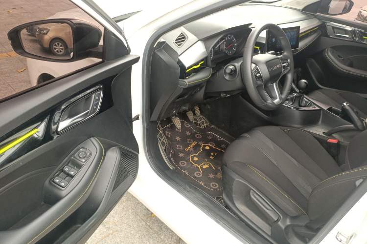 Used Roewe i5 2021 1.5L Manual Platinum Edition Driver Seat