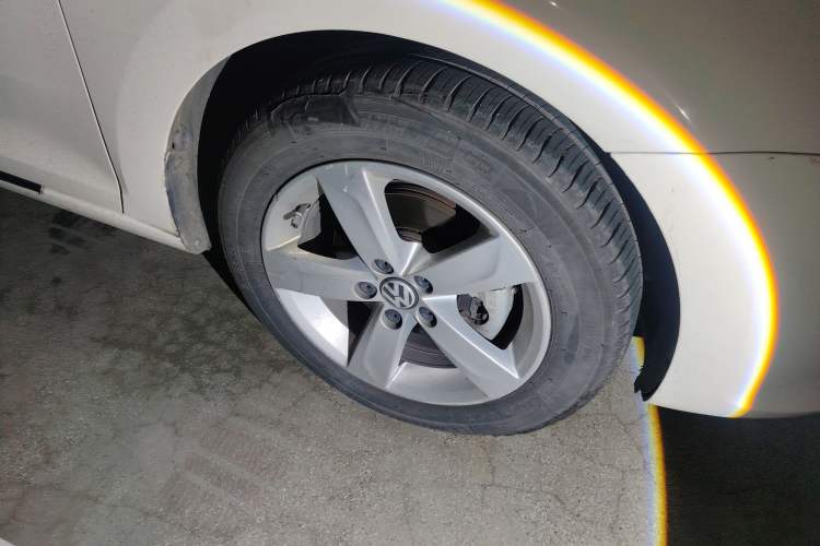 Used Volkswagen Santana 2015 1.6L Automatic Comfort Edition Right Front Wheel Hub