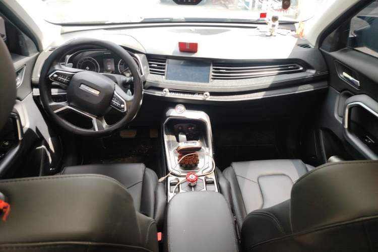 Used Haval H6 2017 Red Label 2.0T Automatic Two-Wheel Drive ZhiShang Model Center Console
