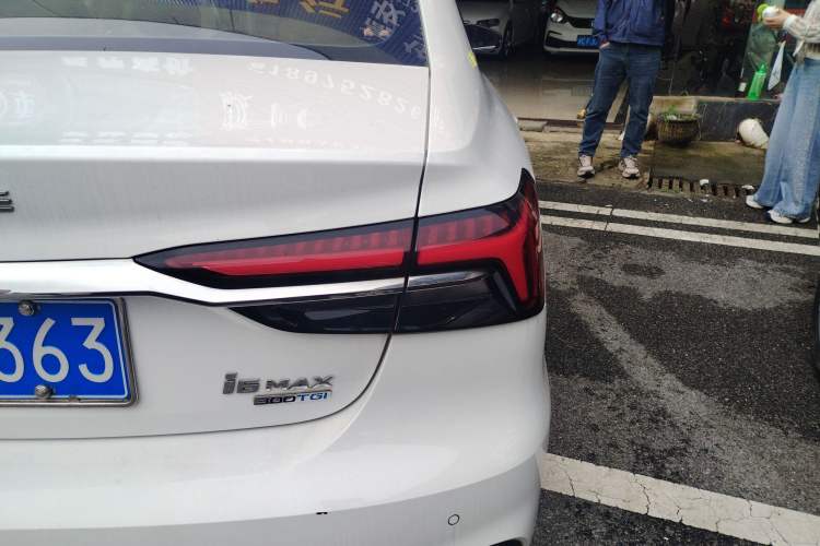 Used Roewe i6 MAX 2020 300TGI Automatic "Swell Cool Smart Drive" Edition Exterior 3