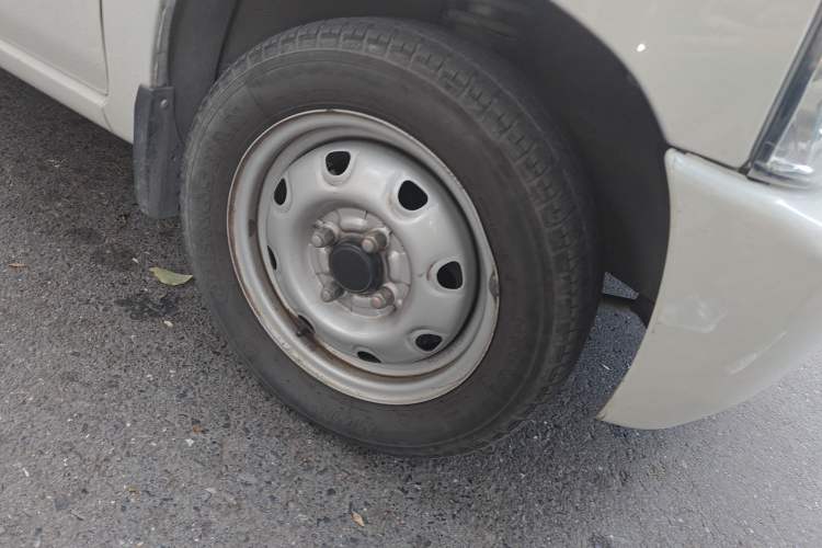 Used Suzuki Wagon R 2013 Venture Edition 1.0L Manual - Practical Model 3 Right Front Wheel Hub