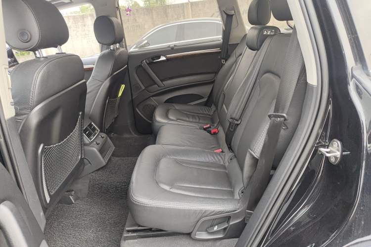 Used Audi Q7 2013 35 TFSI Ambition Edition Left Rear Seat