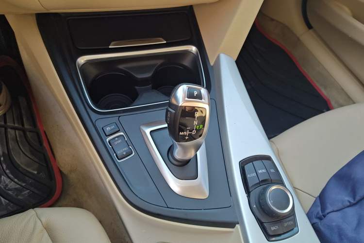 Used BMW 3 Series 2013 320i Sport Edition Gear Lever