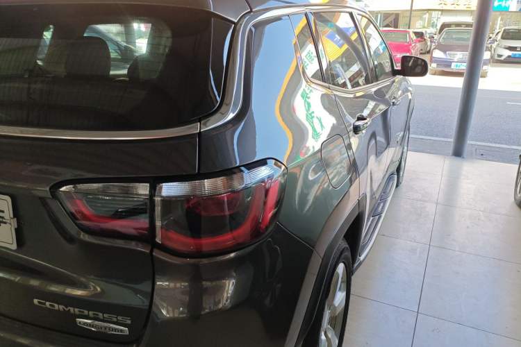 Used Jeep Compass 2017 200T Automatic Family Edition
