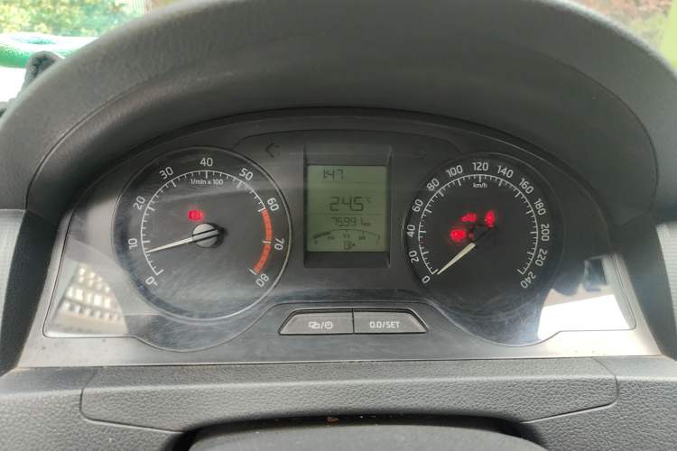 Used Skoda Rapid 2015 1.6L Manual Smart Selection Model
