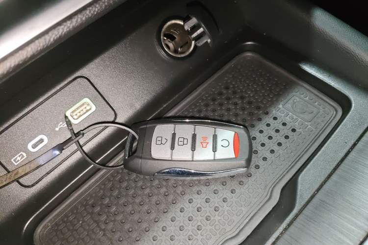 Used Great Wall Poer 2024 2.4T Passenger Version Automatic Diesel 4x4 Comfort Trim
