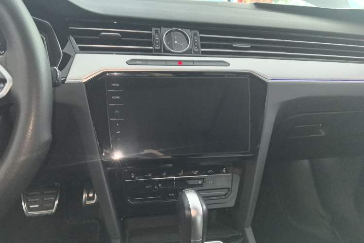 Used Volkswagen Magotan 2023 2 Million Units Commemorative Edition 330TSI DSG Luxury Version Audio And AC Panel