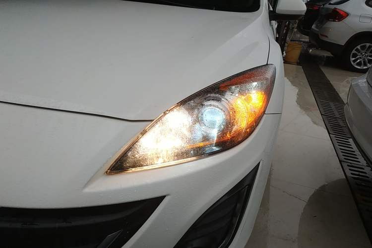 Used Mazda Mazda 3 2015 Sedan 1.6L Manual Comfort Model
