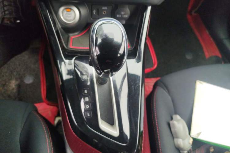 Used Nissan Lannia 2016 1.6L CVT Smart Cool Edition Gear Lever