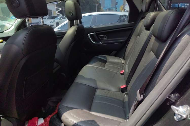 Used Land Rover Discovery Sport 2016 2.0T SE Interior 4