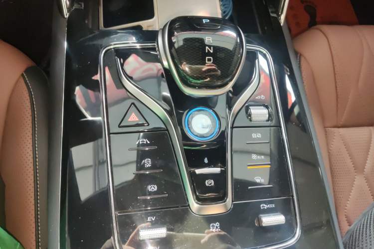 Used BYD Tang New Energy 2024 DM-i Glory Edition 112KM Prestige Model Gear Lever