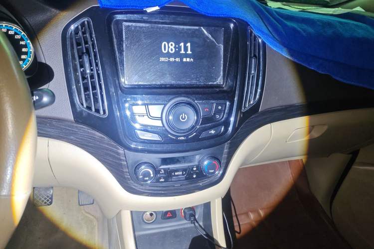 Used Baojun 730 2014 1.5L manual luxury trim 7 seats
