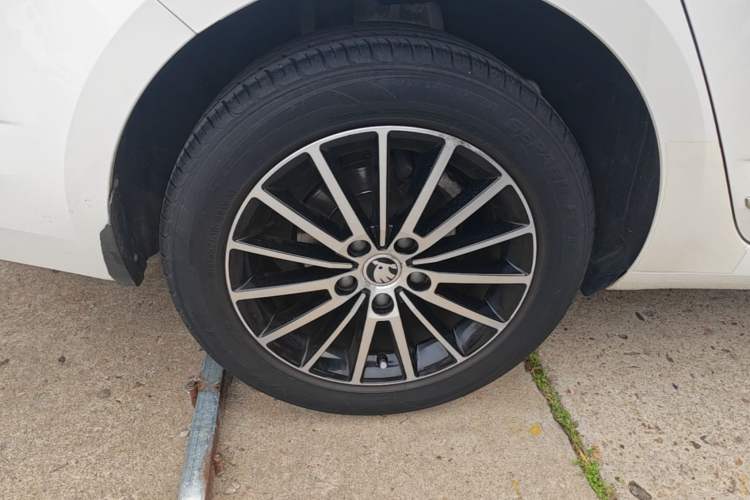 Used Skoda Octavia 2018 TSI230 DSG Luxury Enjoyment Edition Right Rear Wheel Hub