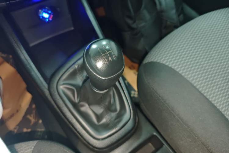 Used Hyundai Verna (older generation) 2017 1.4L Manual Refreshed Version China V Standard Gear Lever