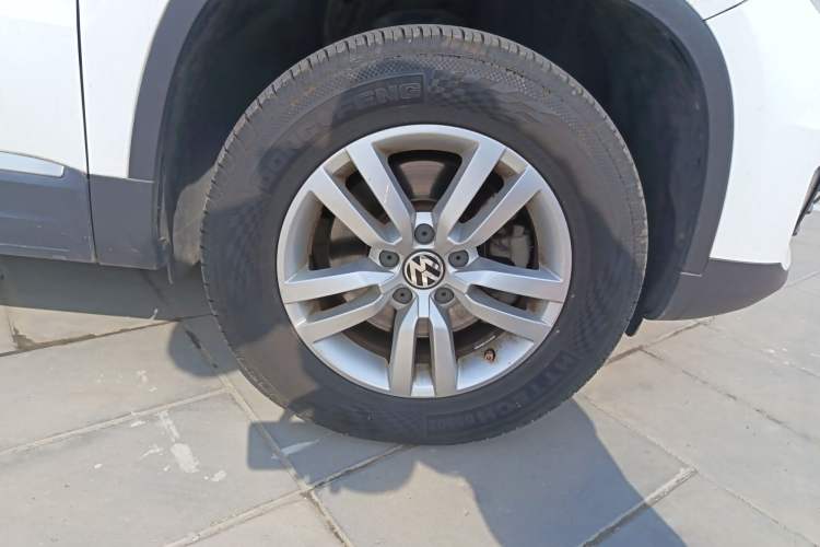 Used Volkswagen Tiguan 2013 1.8TSI Automatic Two-Wheel Drive Trend Edition Right Front Wheel Hub