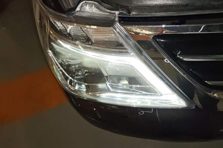 Used Nissan Patrol 2017 5.6L Standard Edition Right Front Headlight